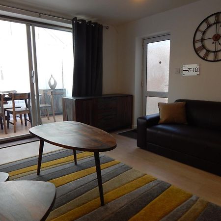 Modern, Well Located En-Suite Rooms With Parking - Orbitat Accommodations Cambridge  Bagian luar foto