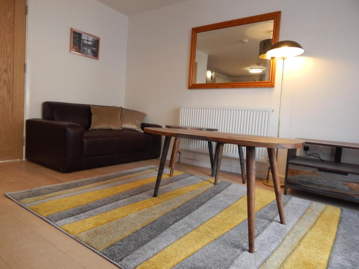 Modern, Well Located En-Suite Rooms With Parking - Orbitat Accommodations Cambridge  Bagian luar foto
