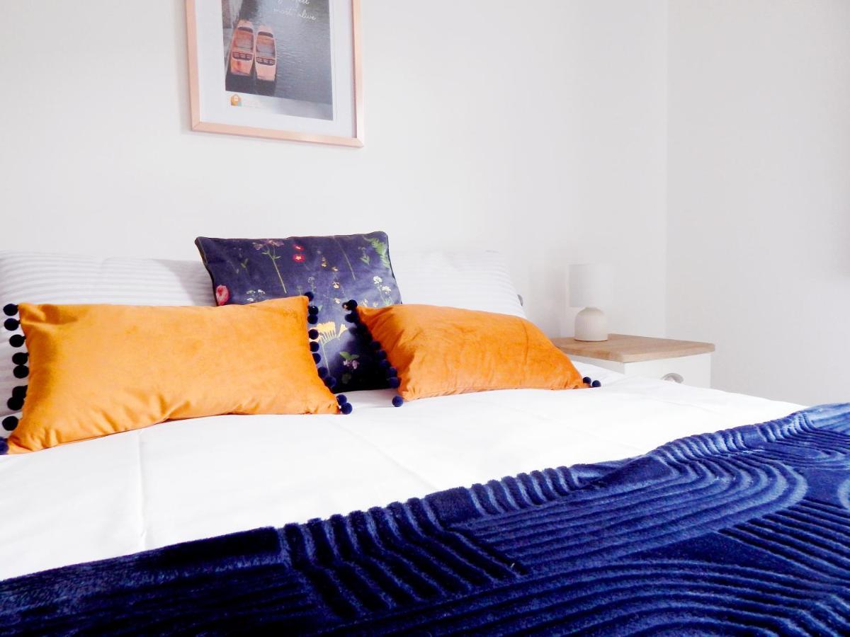 Modern, Well Located En-Suite Rooms With Parking - Orbitat Accommodations Cambridge  Bagian luar foto