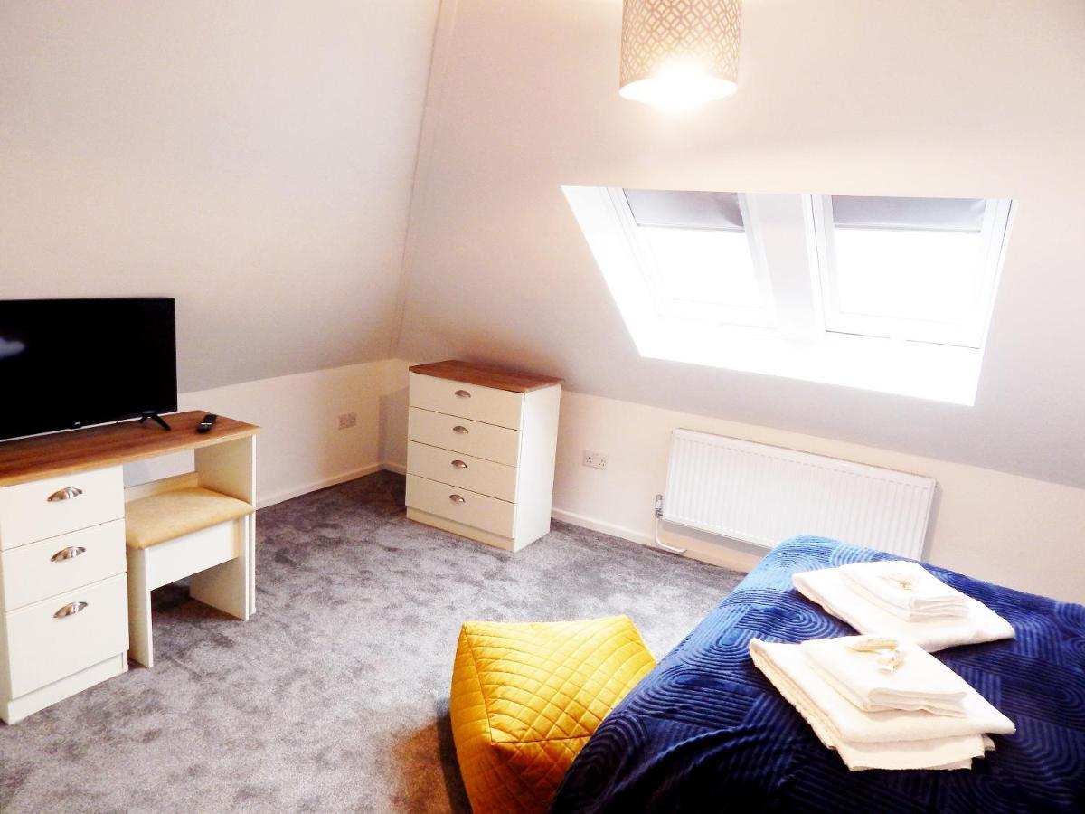 Modern, Well Located En-Suite Rooms With Parking - Orbitat Accommodations Cambridge  Bagian luar foto