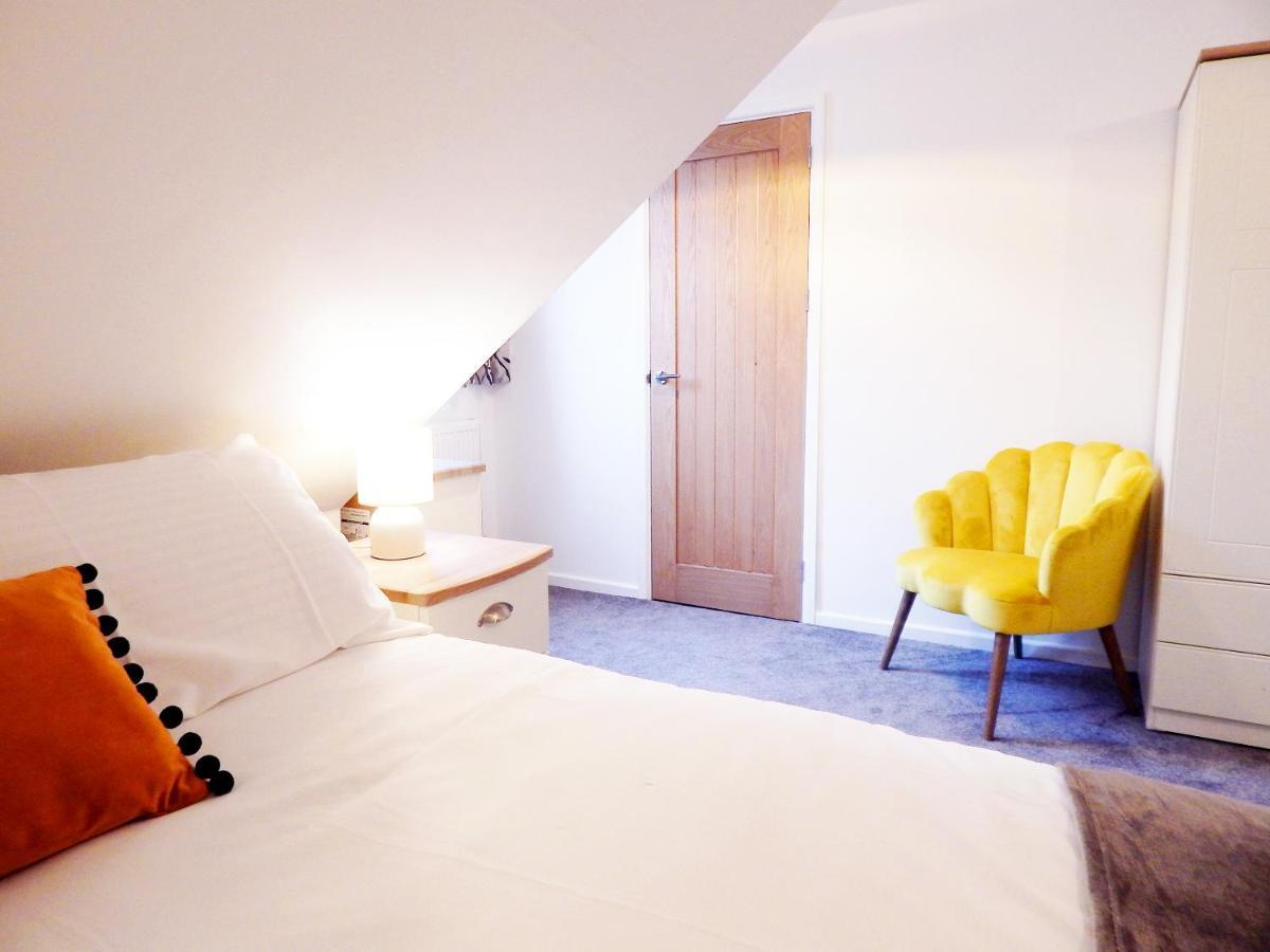 Modern, Well Located En-Suite Rooms With Parking - Orbitat Accommodations Cambridge  Bagian luar foto