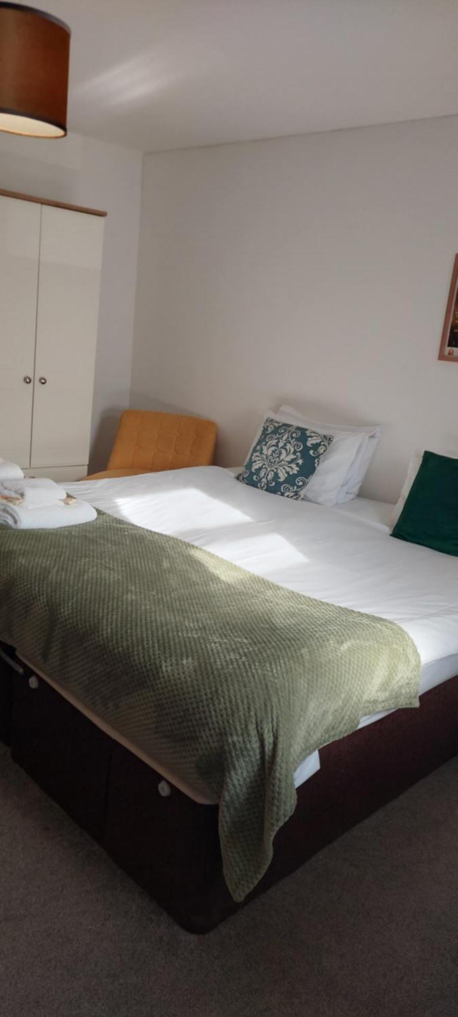 Modern, Well Located En-Suite Rooms With Parking - Orbitat Accommodations Cambridge  Bagian luar foto
